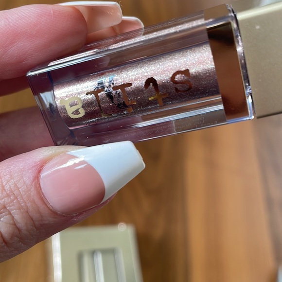 New Set of Stila Makeup - Picture 6 of 7